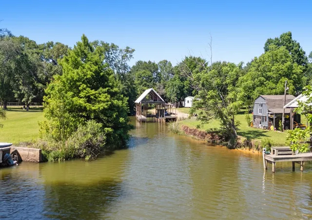 Homes for sale in Flint, TX | 16285 W County Road 189, Flint, TX 75762 | MLS# 21275266