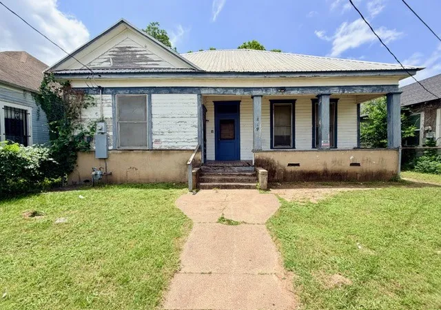1st image of 819 S 10th St, Waco, TX 76706 | MLS# 21274715