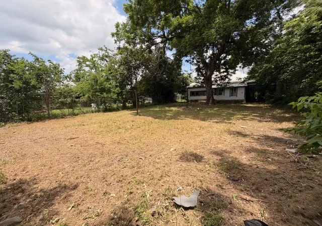 3rd image of 819 S 10Th St, Waco, TX 76706 | MLS# 21274715