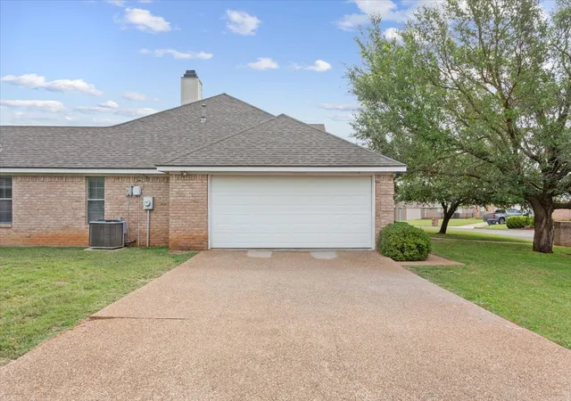 Homes for sale in Waco, TX | 10136 Aragon Dr, Waco, TX 76708 | MLS# 21275475