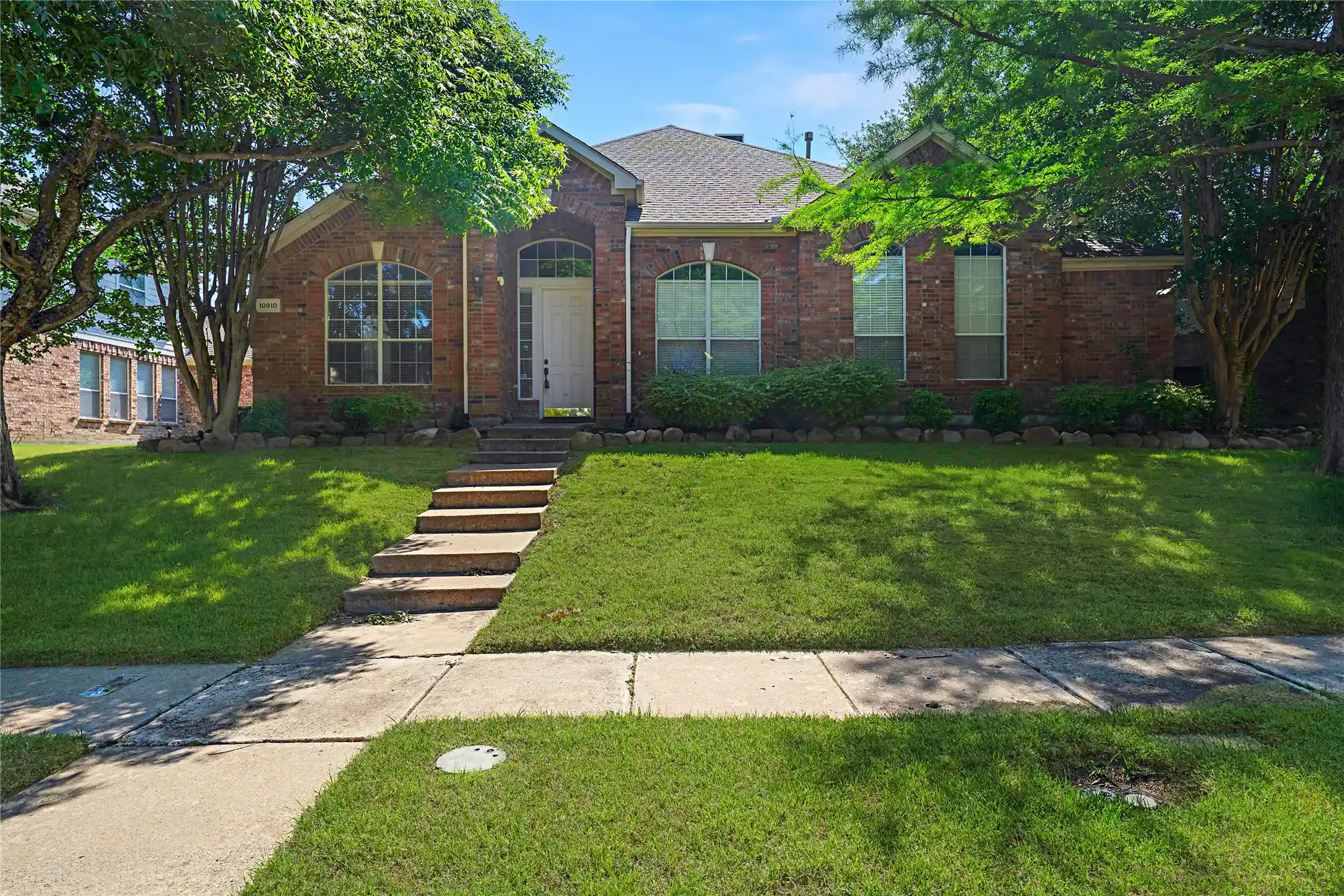 Photo 1 of Single family home for sale at 10910 Blackberry Ln, Frisco, TX 75033 | MLS# 21274888 | Listing updated on 2026-10-13