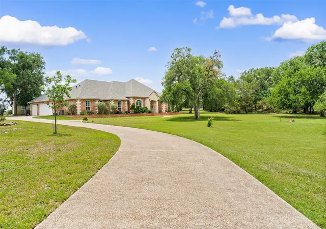 Photo 2 of Single family home for sale at 175 Winding Trl, Crawford, TX 76638 | MLS# 21275481 | Listing updated on 2026-10-02