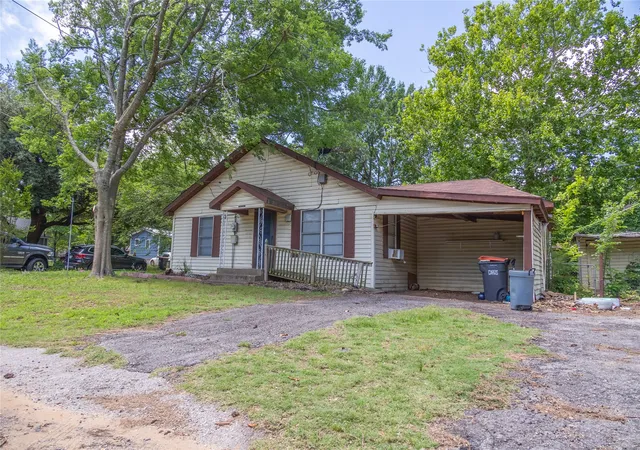Homes for sale in Paris, TX | 805 12th St Ne, Paris, TX 75460 | MLS# 21275089