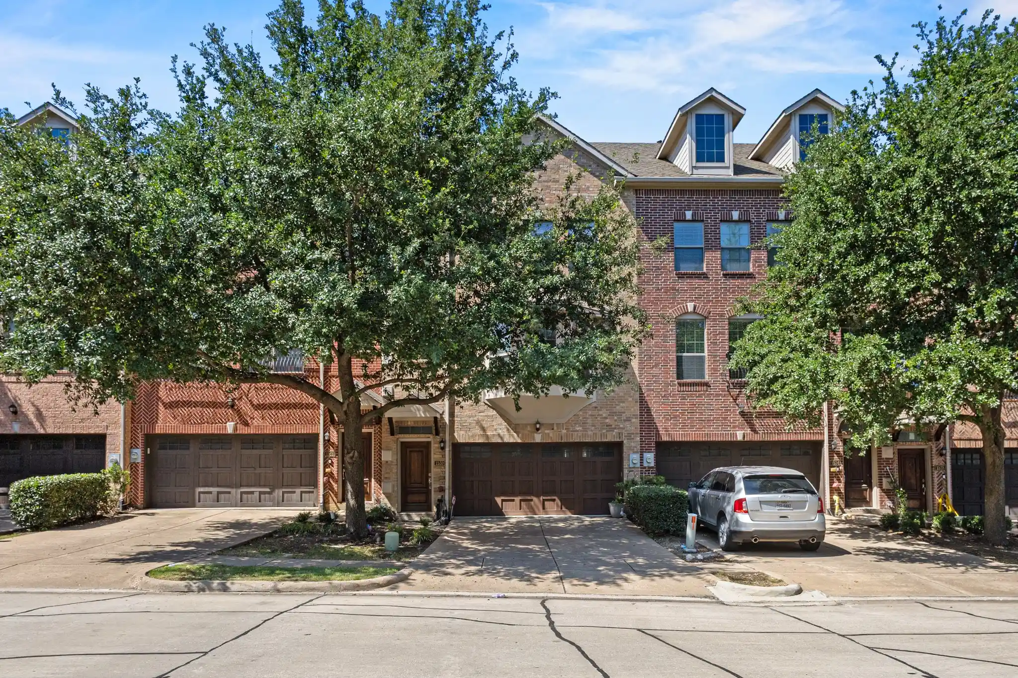 Photo 1 of Single family home for sale at 1530 Biltmore Ln, Irving, TX 75063 | MLS# 21273173 | Listing updated on 2026-10-23