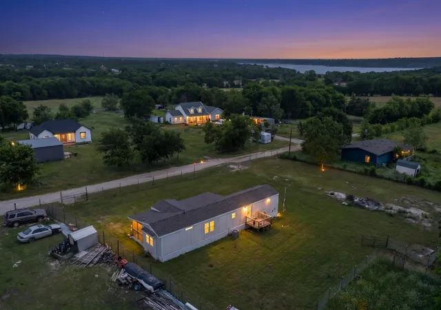 Photo 2 of Manufactured home for sale at 979 Private Road 3784, Quinlan, TX 75474 | MLS# 21275815 | Listing updated on 2026-08-17