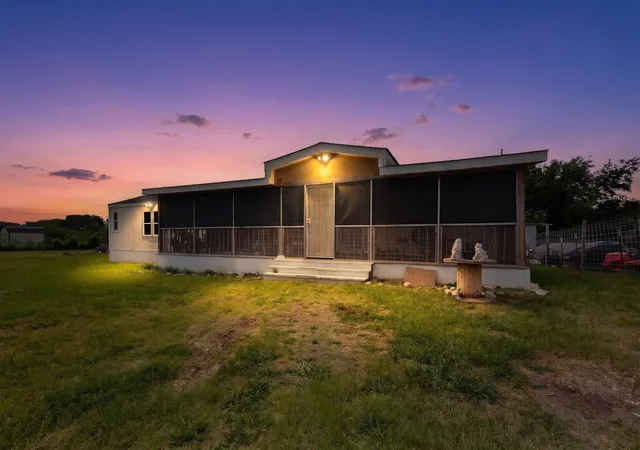 Photo 3 of Manufactured home for sale at 979 Private Road 3784, Quinlan, TX 75474 | MLS# 21275815 | Listing updated on 2026-08-17