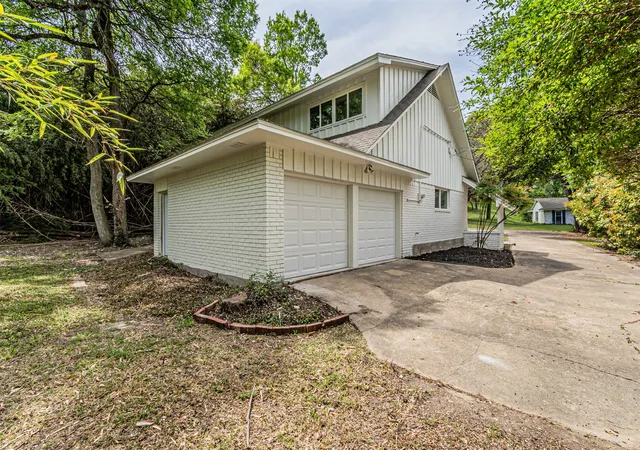 Homes for sale in Dallas, TX | 2631 Deep Hill Cir, Dallas, TX 75233 | MLS# 21275903