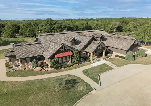 Homes for sale in Gordonville, TX | 194 Toscana Cir, Gordonville, TX 76245 | MLS# 21274586