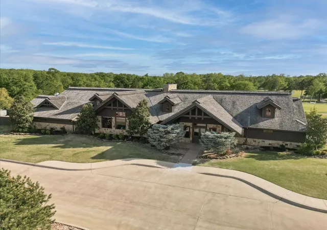 Homes for sale in Gordonville, TX | 194 Toscana Cir, Gordonville, TX 76245 | MLS# 21274586
