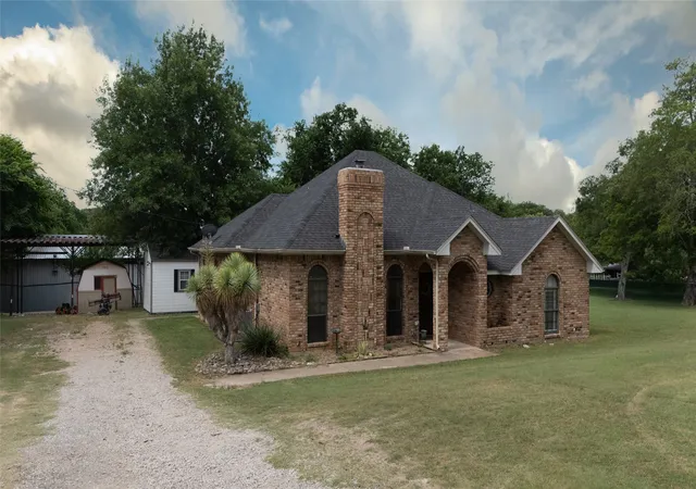 Photo 1 of Sale Pending at 130 Bells Chapel Rd, Waxahachie, TX 75165 | MLS# 21245081 | Listing updated on 2026-08-29