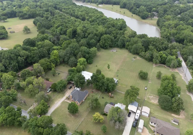 Photo 3 of Sale Pending at 130 Bells Chapel Rd, Waxahachie, TX 75165 | MLS# 21245081 | Listing updated on 2026-08-29