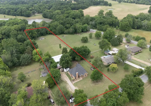 Photo 4 of Sale Pending at 130 Bells Chapel Rd, Waxahachie, TX 75165 | MLS# 21245081 | Listing updated on 2026-08-29