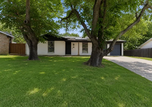 Photo 1 of Single family home for sale at 714 S Deerfield Cir, Arlington, TX 76015 | MLS# 21276003 | Listing updated on 2026-08-20