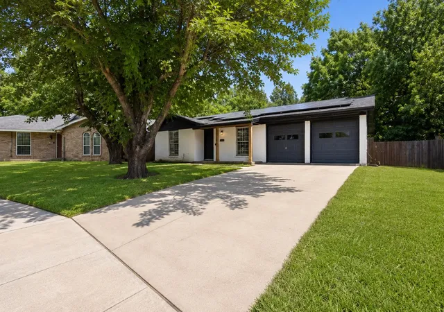 Photo 2 of Single family home for sale at 714 S Deerfield Cir, Arlington, TX 76015 | MLS# 21276003 | Listing updated on 2026-08-20