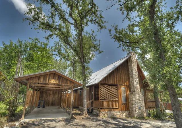 Photo 1 of Single family home for sale at 191 Oak Hill Dr, Leakey, TX 78873 | MLS# 21267204 | Listing updated on 2026-08-31