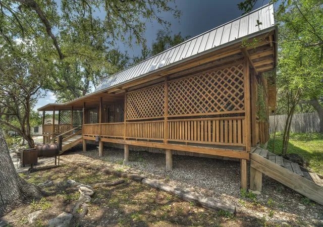 Photo 4 of Single family home for sale at 191 Oak Hill Dr, Leakey, TX 78873 | MLS# 21267204 | Listing updated on 2026-08-31