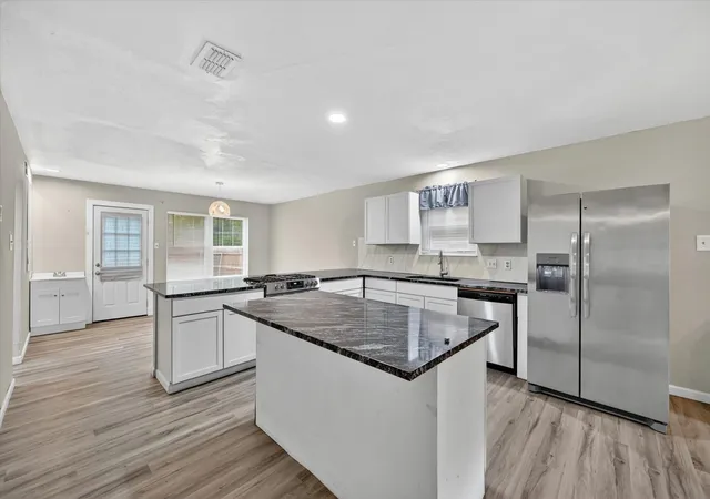 Photo 4 of Sale Pending at 3025 David Dr, Rowlett, TX 75088 | MLS# 21260607 | Listing updated on 2026-08-27