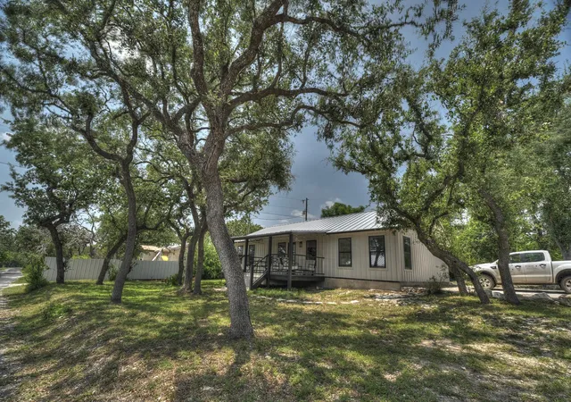 Photo 3 of Single family home for sale at 190 Oak Hill Dr, Leakey, TX 78873 | MLS# 21267221 | Listing updated on 2026-08-31