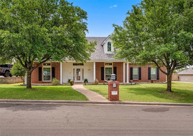 Photo 1 of Single family home for sale at 429 W Wall St, Hewitt, TX 76643 | MLS# 21275935 | Listing updated on 2026-07-28