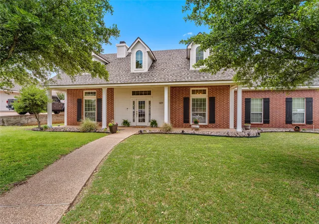 Photo 3 of Single family home for sale at 429 W Wall St, Hewitt, TX 76643 | MLS# 21275935 | Listing updated on 2026-07-28