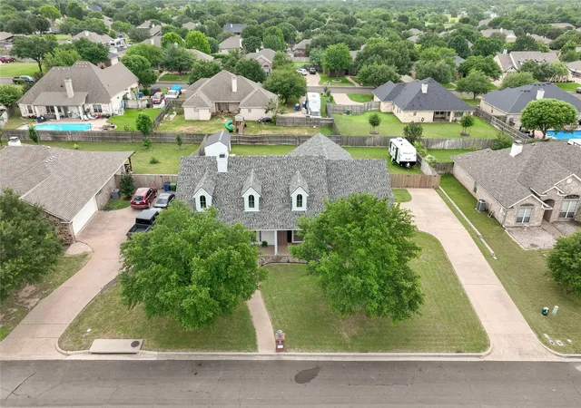 Photo 3 of Single family home for sale at 429 W Wall St, Hewitt, TX 76643 | MLS# 21275935 | Listing updated on 2026-07-28