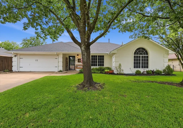 Homes for sale in Sanger, TX | 202 Colonial Hts, Sanger, TX 76266 | MLS# 21276037