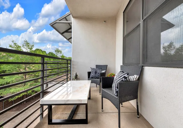Photo 2 of Condo for sale at 4040 N Hall St #304, Dallas, TX 75219 | MLS# 21276017 | Listing updated on 2026-10-03