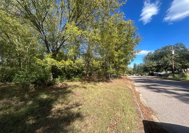 Homes for sale in Athens, TX | 11 Bayshore Dr, Athens, TX 75752 | MLS# 21276058