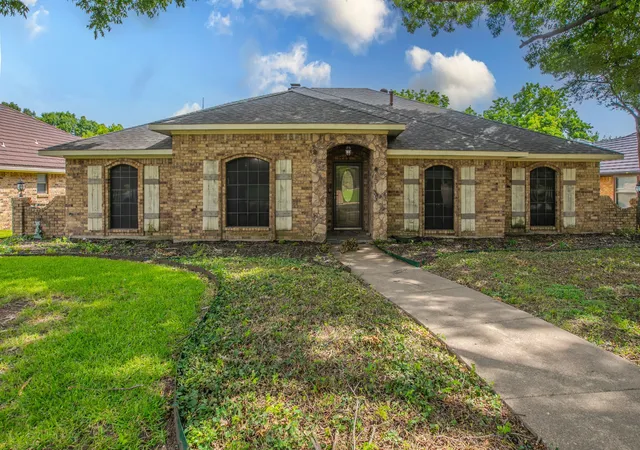 Photo 1 of Sale Pending at 3302 Oxford Dr, Rowlett, TX 75088 | MLS# 21248254 | Listing updated on 2026-09-01