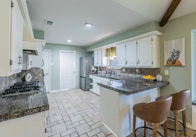 Photo 4 of Sale Pending at 3302 Oxford Dr, Rowlett, TX 75088 | MLS# 21248254 | Listing updated on 2026-09-01