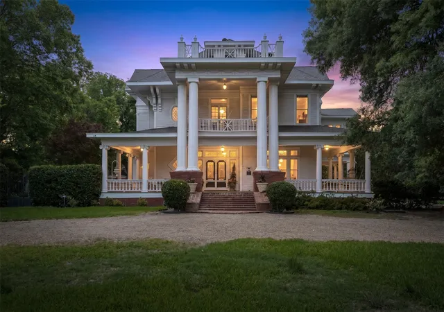 Photo 1 of Mansion for sale at 400 W Denton St, Ennis, TX 75119 | MLS# 21275950 | Listing updated on 2026-08-20