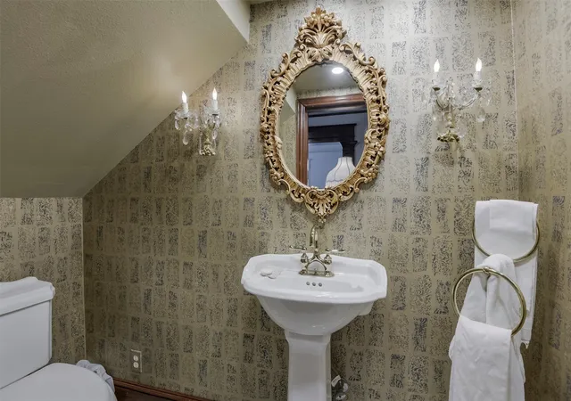 Photo 4 of Single family home for sale at 400 W Denton St, Ennis, TX 75119 | MLS# 21275950 | Listing updated on 2026-08-20