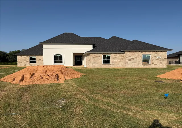 Photo 1 of Sale Pending at 916 Chisolm Trl, Bossier City, LA 71111 | MLS# 21276168 | Listing updated on 2026-08-29