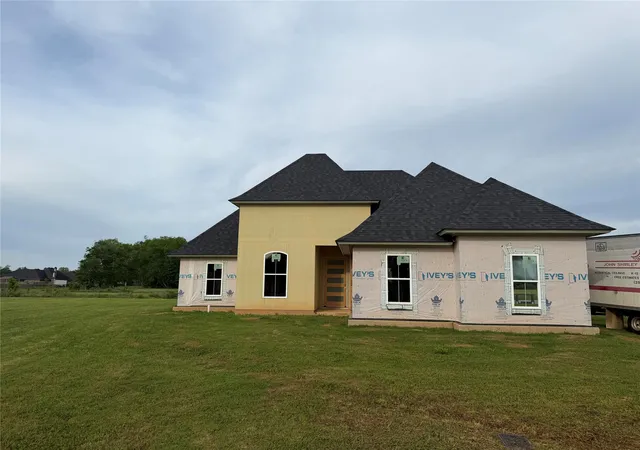 Photo 2 of Sale Pending at 916 Chisolm Trl, Bossier City, LA 71111 | MLS# 21276168 | Listing updated on 2026-08-29