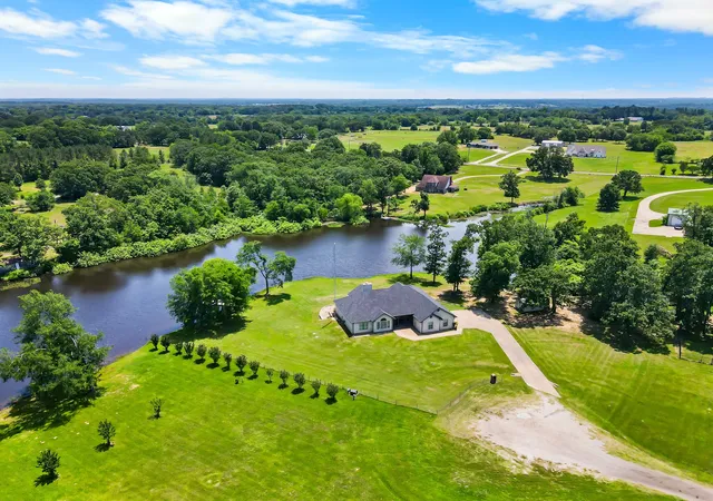 Photo 3 of Single family home for sale at 230 Vz County Road 1833, Grand Saline, TX 75140 | MLS# 21260052 | Listing updated on 2026-10-05