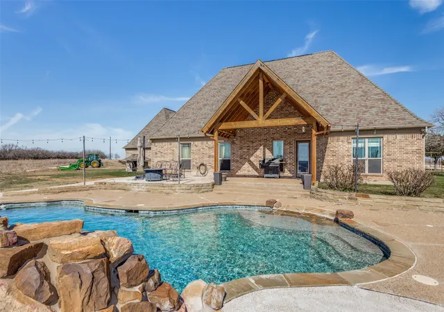 Photo 2 of Single family home for sale at 1233 County Road 3550, Paradise, TX 76073 | MLS# 21276178 | Listing updated on 2026-09-25