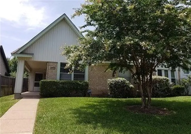 Townhouse for sale at 4907 Rollingwood Ct, Garland, TX 75043 | MLS# 21276173