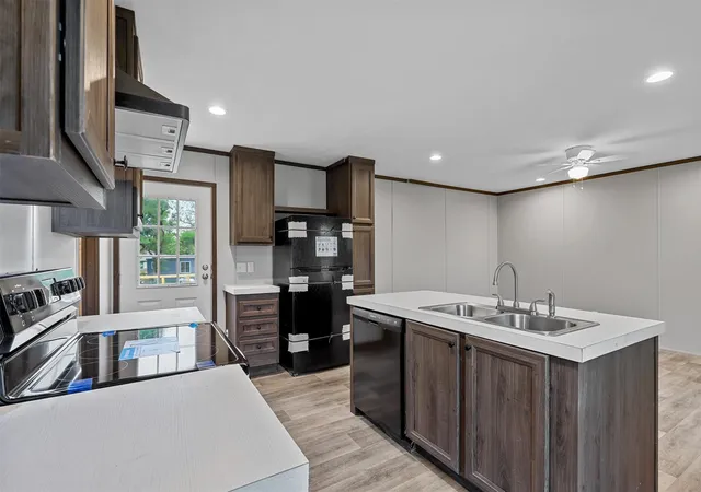 Photo 4 of Manufactured home for sale at 1107 Ridgeview Cir, Granbury, TX 76048 | MLS# 21274706 | Listing updated on 2026-08-17