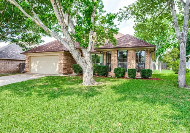 Homes for sale in Burleson, TX | 1213 Downwood Dr, Burleson, TX 76028 | MLS# 21263106