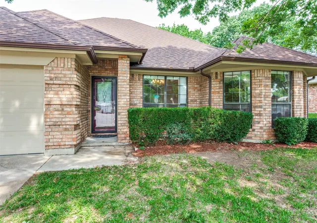 Homes for sale in Burleson, TX | 1213 Downwood Dr, Burleson, TX 76028 | MLS# 21263106