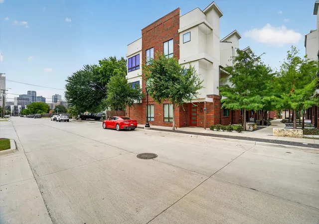 Photo 1 of Sale Pending at 321 College Ave, Fort Worth, TX 76104 | MLS# 21275536 | Listing updated on 2026-08-31