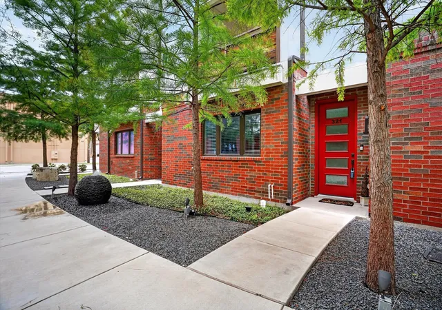 Photo 2 of Sale Pending at 321 College Ave, Fort Worth, TX 76104 | MLS# 21275536 | Listing updated on 2026-08-31