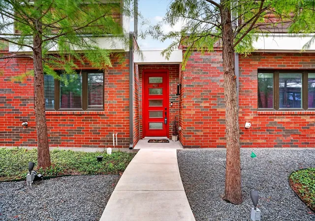 Photo 3 of Sale Pending at 321 College Ave, Fort Worth, TX 76104 | MLS# 21275536 | Listing updated on 2026-08-31
