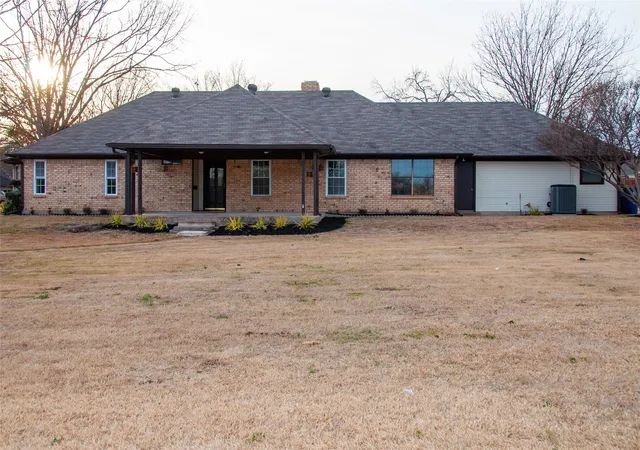 3rd image of 3104 Canton St, Greenville, TX 75402 | MLS# 21261642