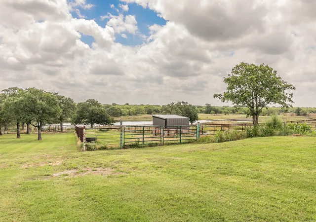Homes for sale in Henrietta, TX | 495 Lyles Rd, Henrietta, TX 76365 | MLS# 21276341