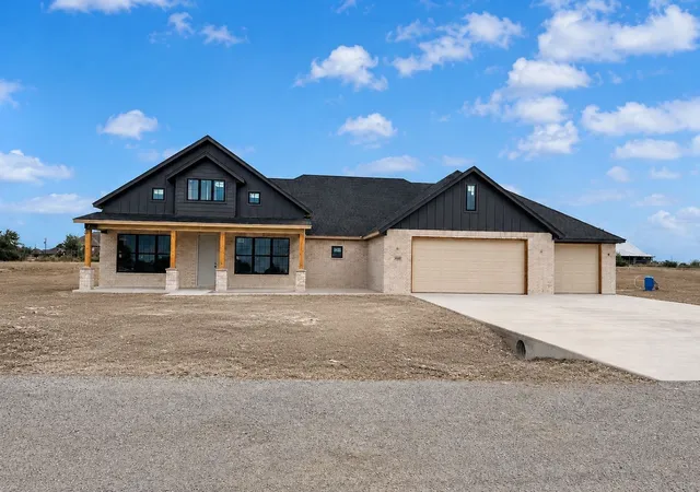 Photo 1 of Single family home for sale at 1050 Dove Hill Br, Weatherford, TX 76088 | MLS# 21276378 | Listing updated on 2026-07-20