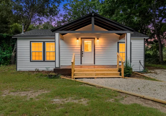 Photo 1 of Single family home for sale at 3313 S 3rd St, Waco, TX 76706 | MLS# 21275901 | Listing updated on 2026-09-29
