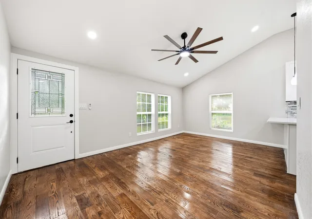 Photo 3 of Single family home for sale at 3313 S 3rd St, Waco, TX 76706 | MLS# 21275901 | Listing updated on 2026-09-29