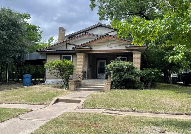 Photo 1 of Sale Pending at 1430 W 1st Ave, Corsicana, TX 75110 | MLS# 21276474 | Listing updated on 2026-09-25