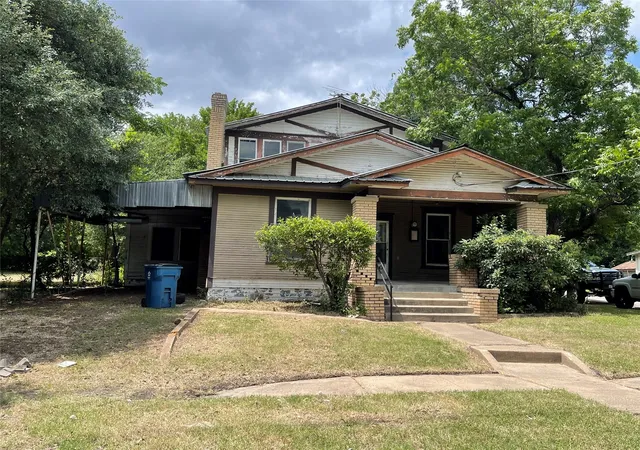 Photo 2 of Sale Pending at 1430 W 1st Ave, Corsicana, TX 75110 | MLS# 21276474 | Listing updated on 2026-09-25